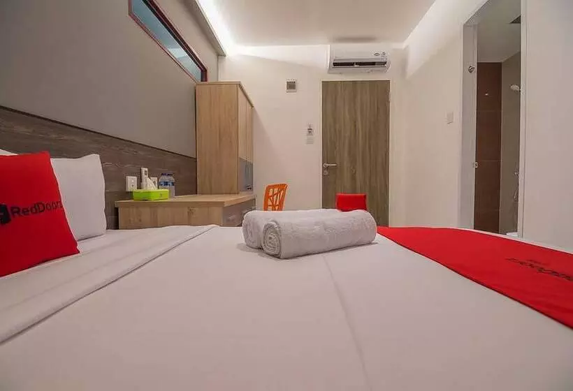 Majatalo Reddoorz Near Taman Rejomulyo