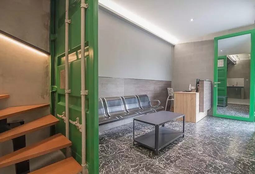 Majatalo Reddoorz Near Taman Rejomulyo