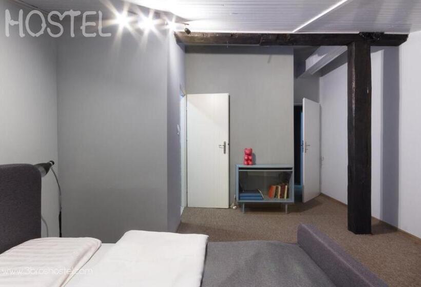 3 Bros' Hostel Cieszyn