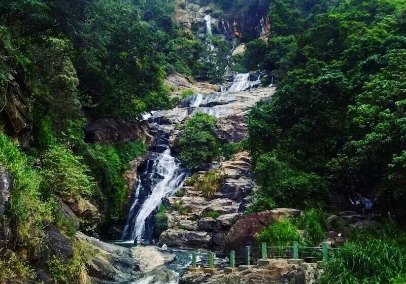 تختخواب و صبحانه Ella Floating View