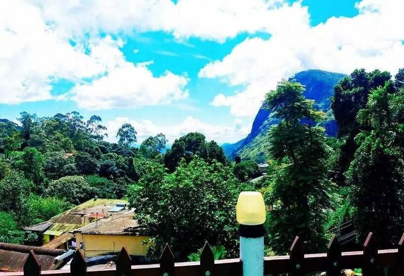 تختخواب و صبحانه Ella Floating View