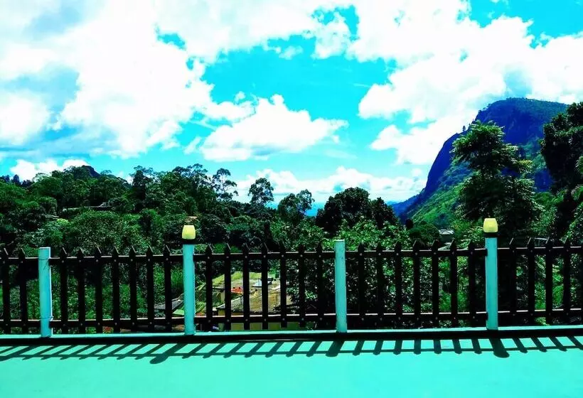 تختخواب و صبحانه Ella Floating View