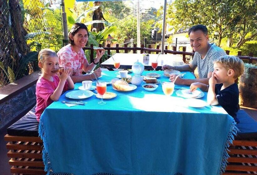 Bed and Breakfast Ella Floating View