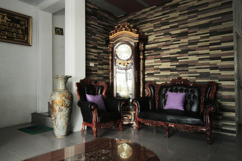 Otel Guest House Omah Anakku Syariah By Oyo Rooms