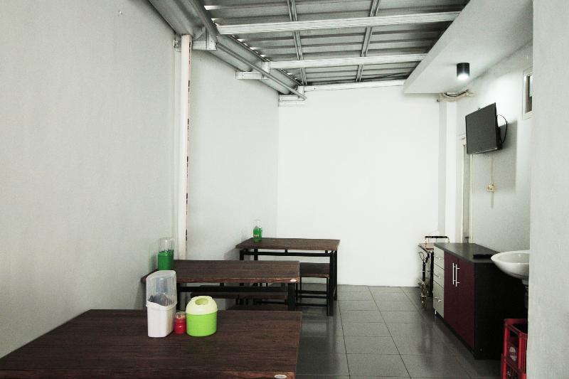 Otel Guest House Omah Anakku Syariah By Oyo Rooms