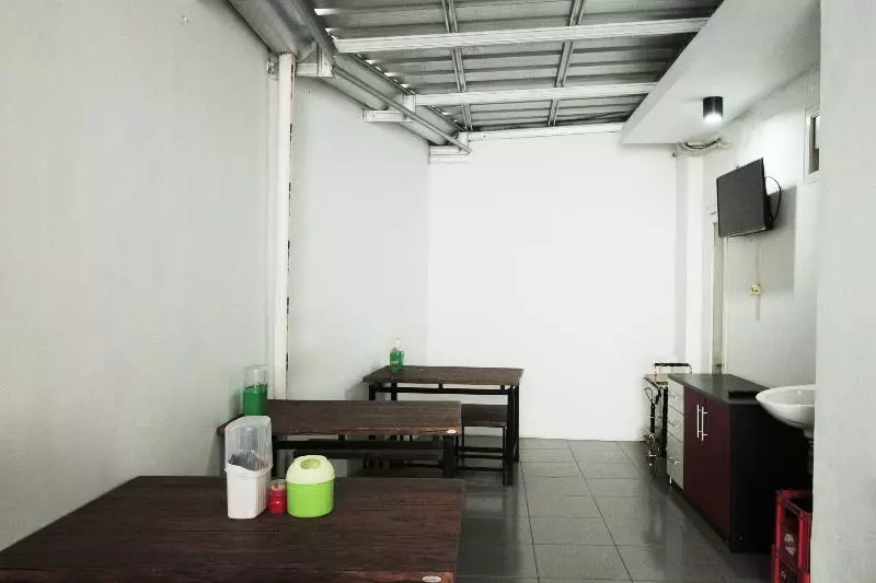 ホテル Guest House Omah Anakku Syariah By Oyo Rooms