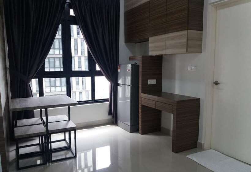 פנסיון Ezzyhome Medini