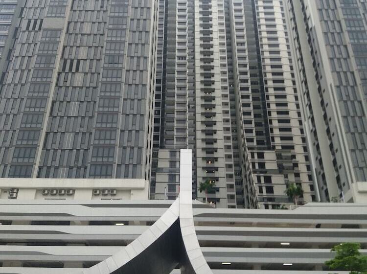 פנסיון Ezzyhome Medini