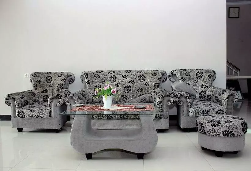 Majatalo Grand Mentari Guest House By Oyo Rooms