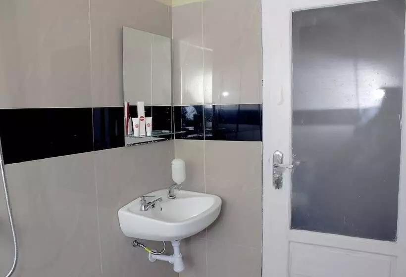 Majatalo Grand Mentari Guest House By Oyo Rooms