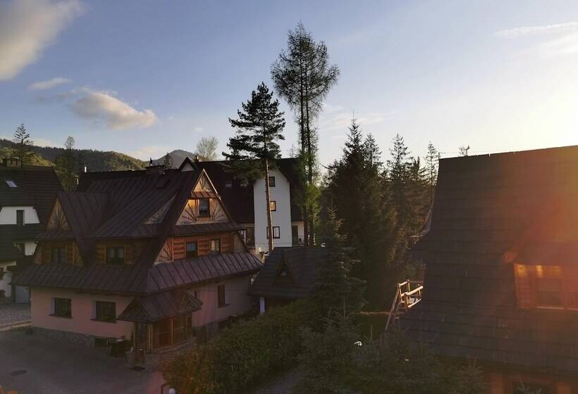 پانسیون Willa Senator