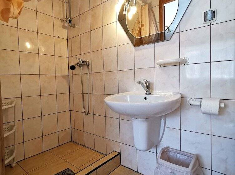 پانسیون Willa Senator