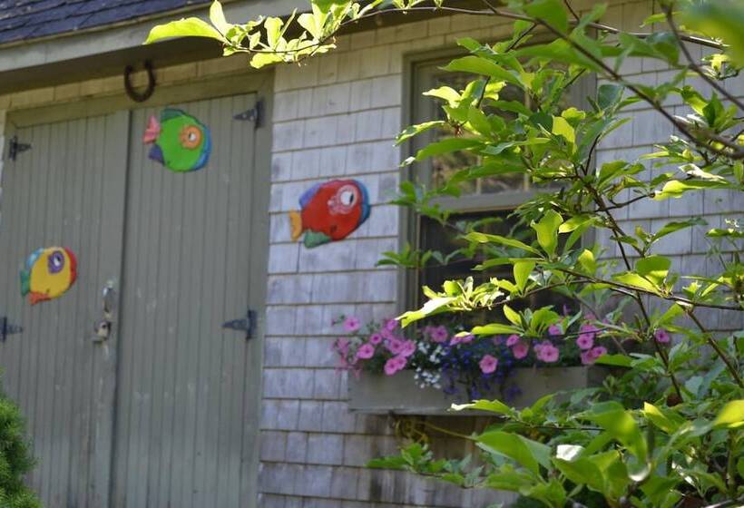 Red Mahone Bed & Breakfast
