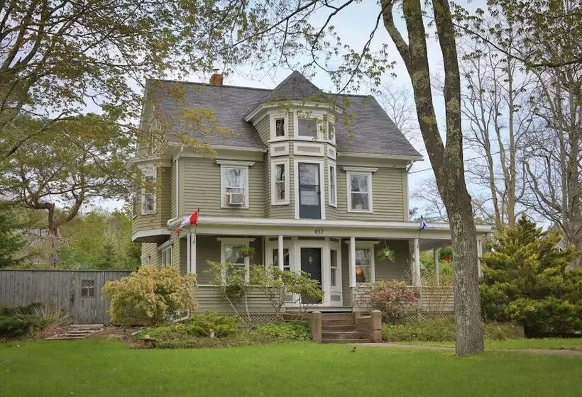 Red Mahone Bed & Breakfast