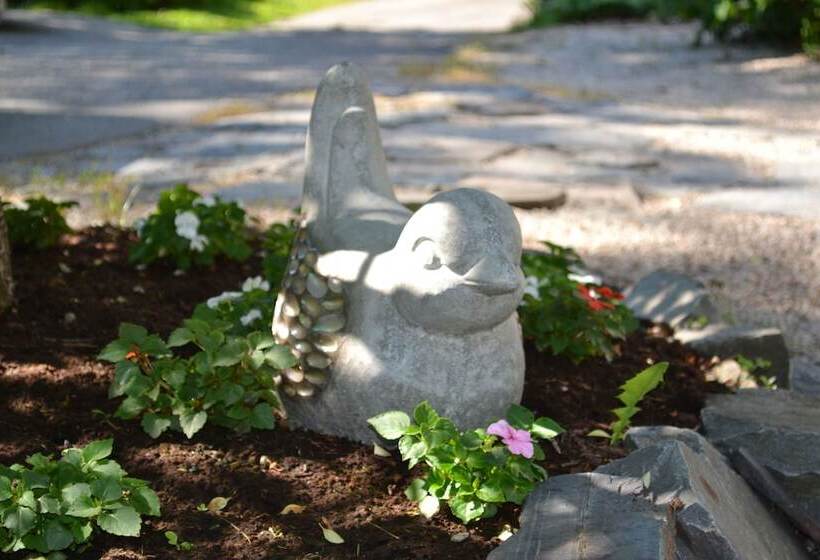 Red Mahone Bed & Breakfast