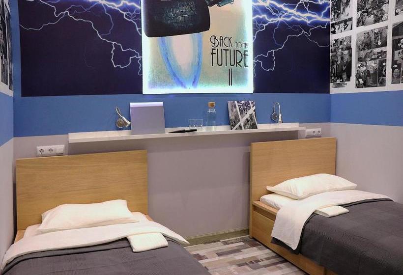 فندق صغير Back To The Future Space