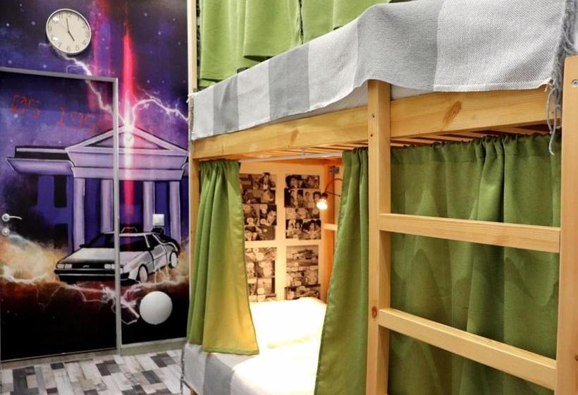 فندق صغير Back To The Future Space