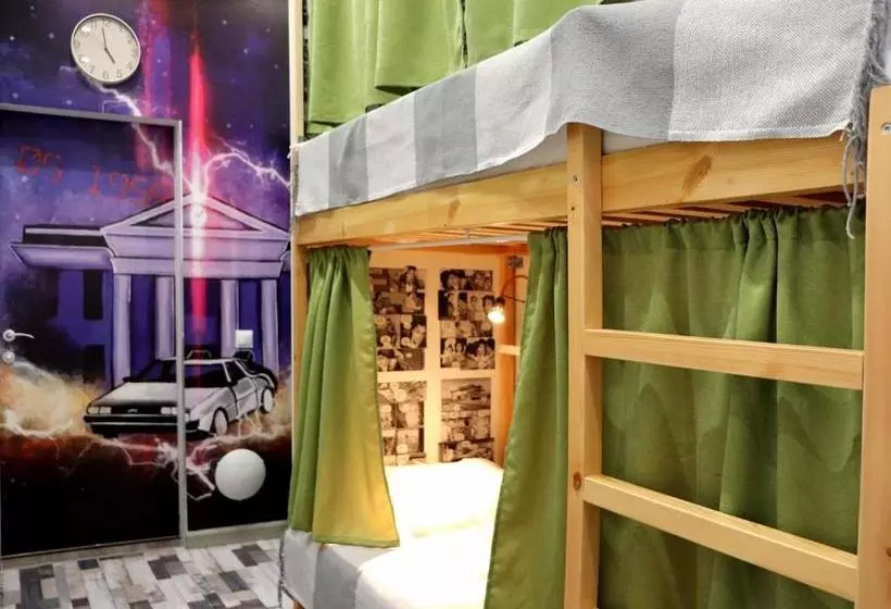 Retkeilymaja Back To The Future Space