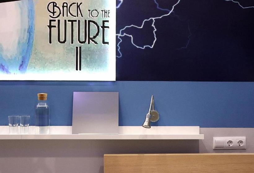 فندق صغير Back To The Future Space