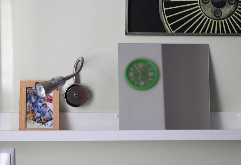 فندق صغير Back To The Future Space