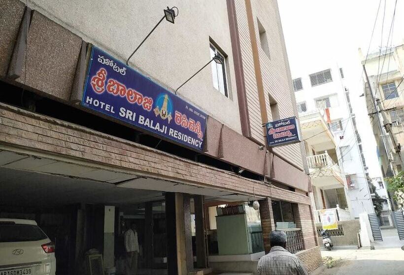 فندق Iroomz Sri Balaji Residency