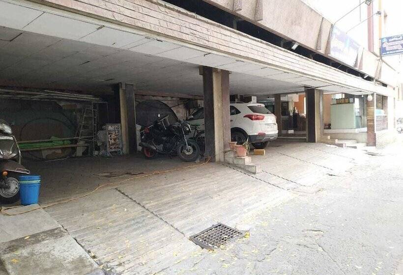 فندق Iroomz Sri Balaji Residency