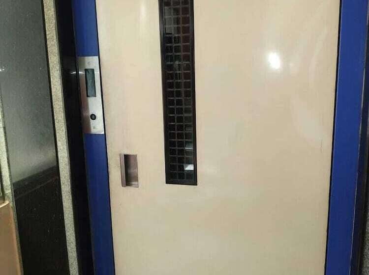 فندق Iroomz Sri Balaji Residency