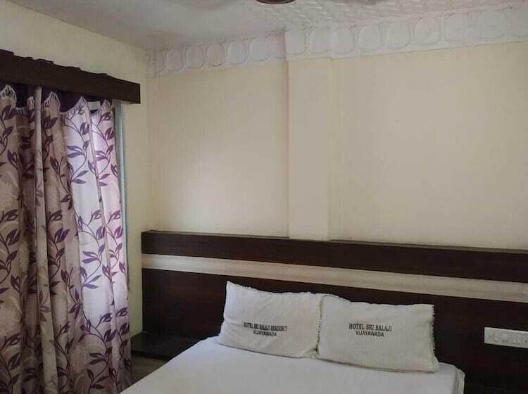 فندق Iroomz Sri Balaji Residency