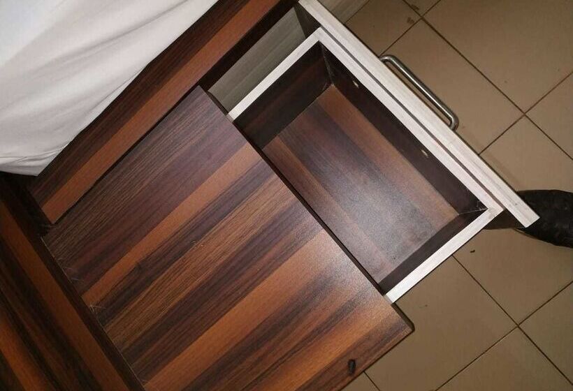 فندق Iroomz Sri Balaji Residency