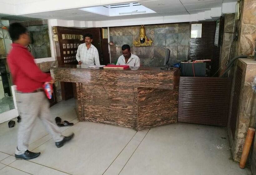 فندق Iroomz Sri Balaji Residency