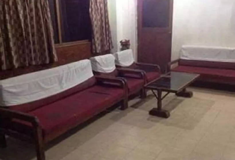ホテル Iroomz Woodlands Lodge