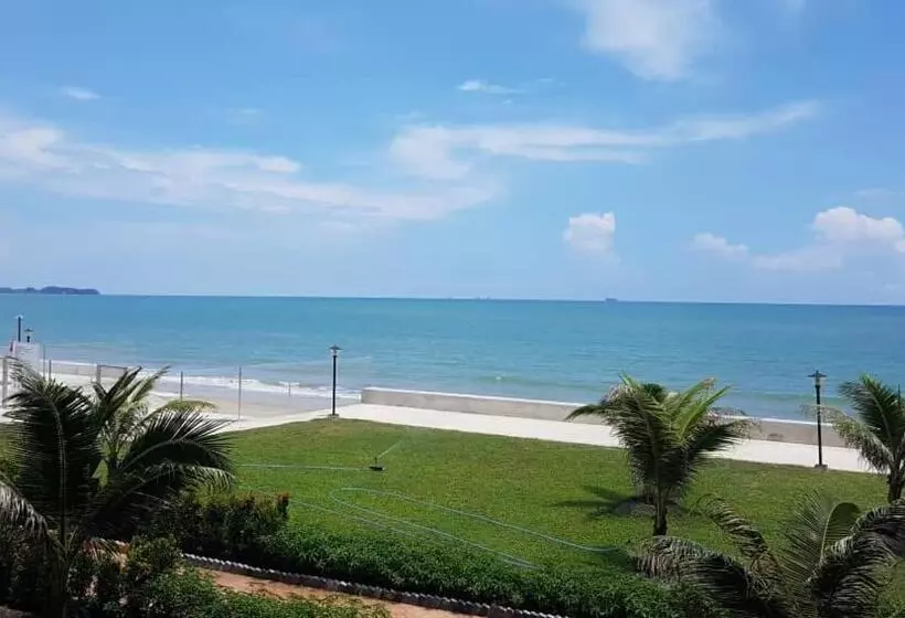 ホテル Lotus Seaview Beach Resort