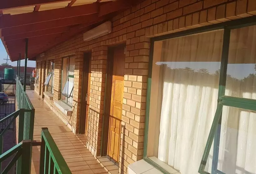 Hotelli Msawawa Lodge & Pub