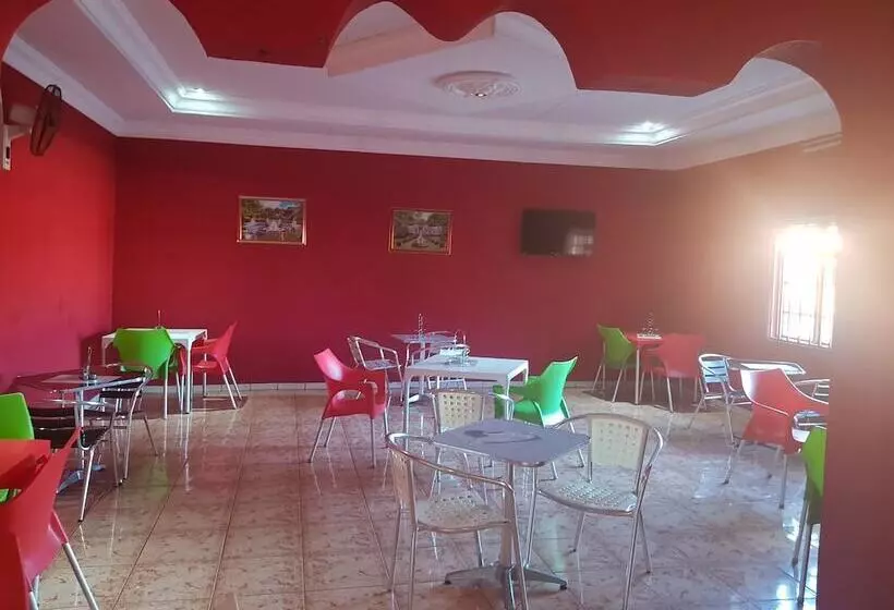Hotelli Msawawa Lodge & Pub
