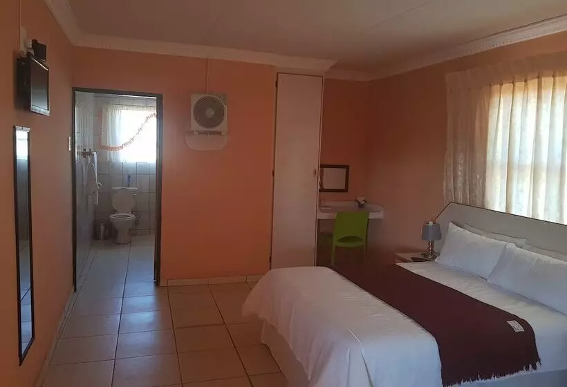 Hotelli Msawawa Lodge & Pub