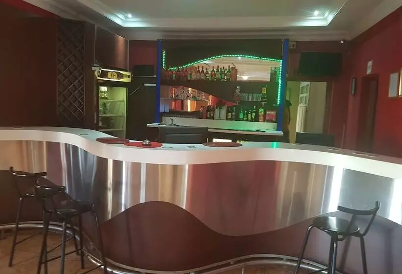 Hotelli Msawawa Lodge & Pub
