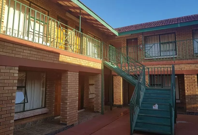Hotelli Msawawa Lodge & Pub
