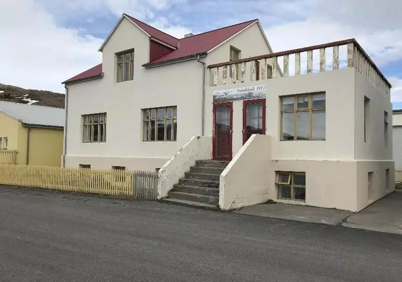 پانسیون Guesthouse Steinhusid