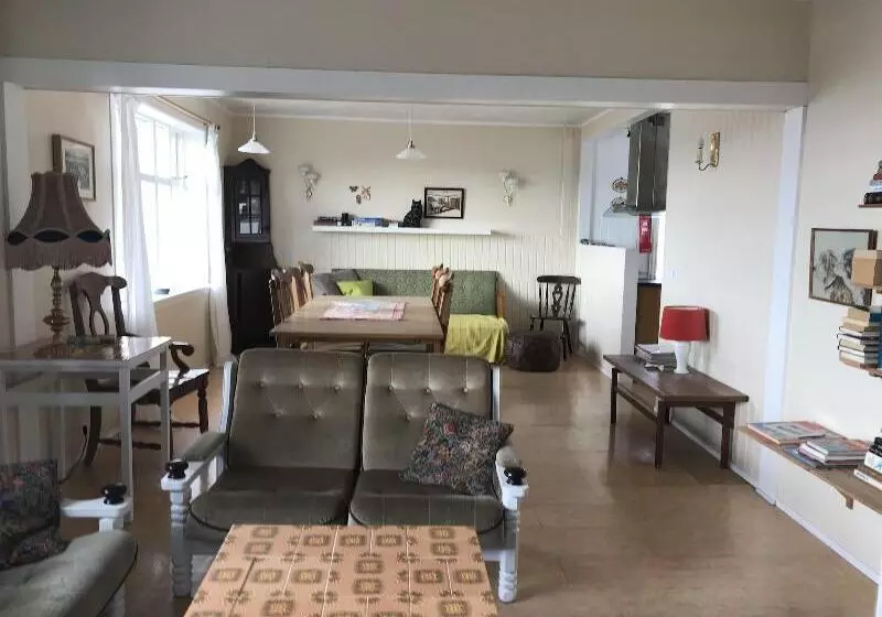 پانسیون Guesthouse Steinhusid