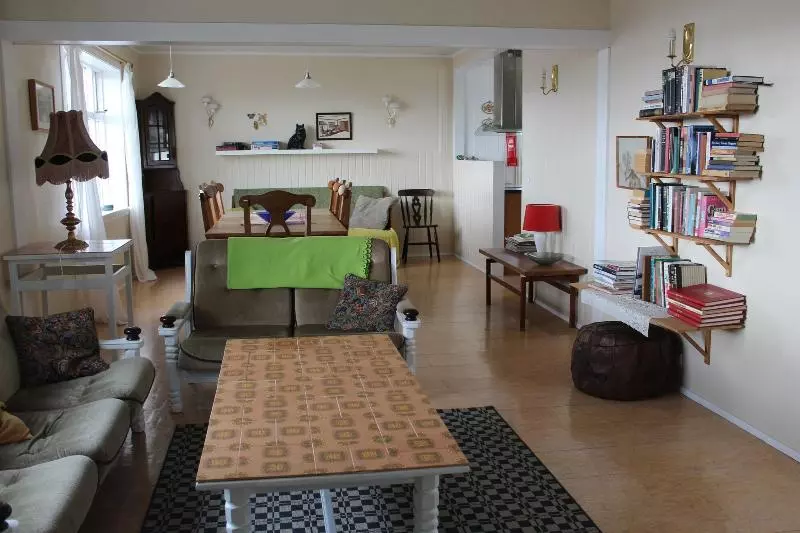 پانسیون Guesthouse Steinhusid