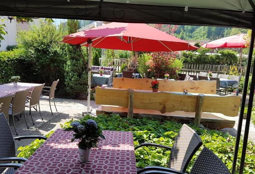 هتل Restaurant Hirschen