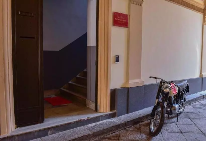 تختخواب و صبحانه Palazzo Degli Affreschi