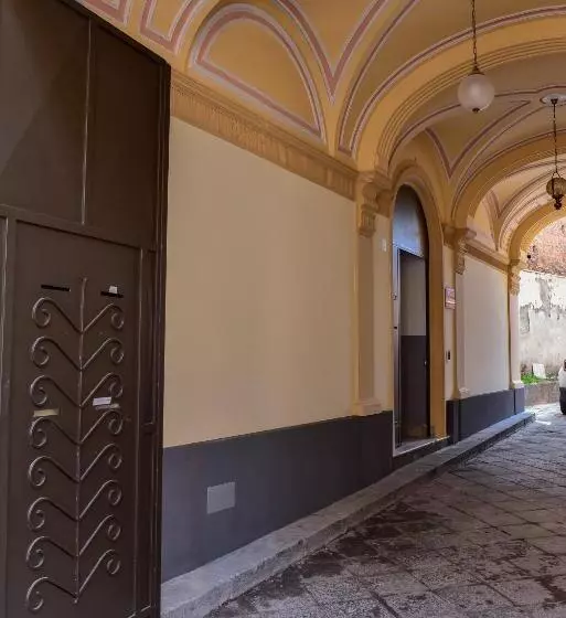 تختخواب و صبحانه Palazzo Degli Affreschi