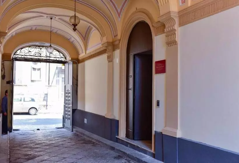 تختخواب و صبحانه Palazzo Degli Affreschi