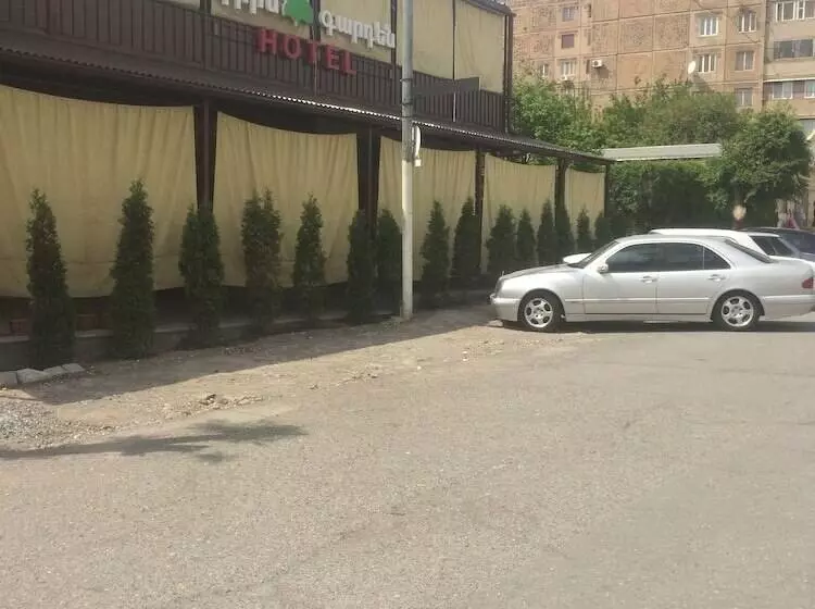 هتل Green Garden