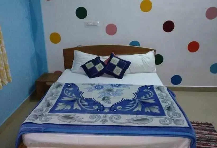 ホテル Iroomz Shanthana Residency