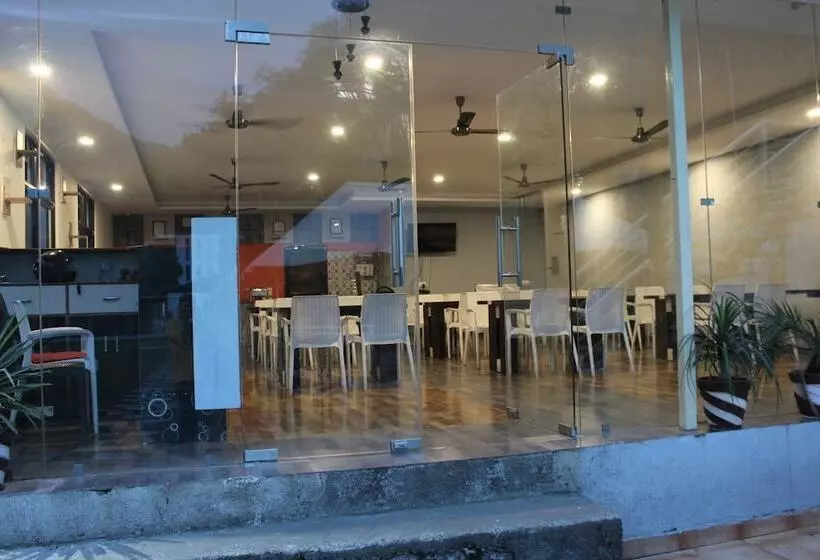 Hotelli Nature's Valley Resort