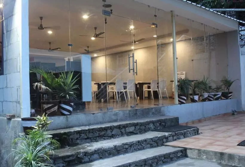 Hotelli Nature's Valley Resort