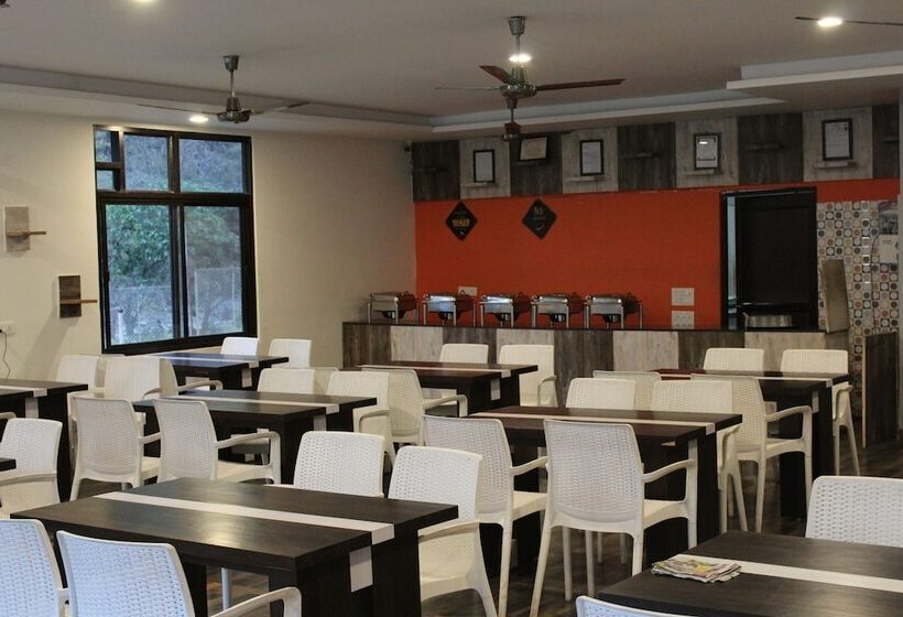 فندق Nature's Valley Resort