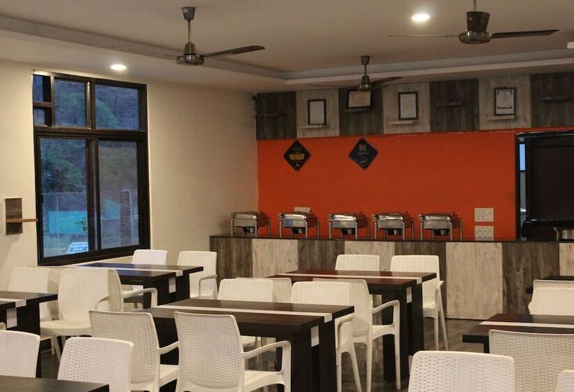 فندق Nature's Valley Resort